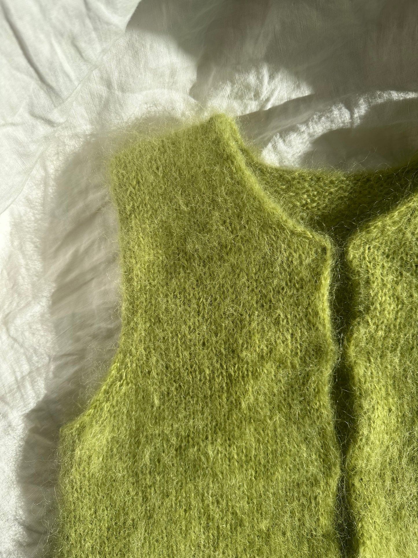 Minou Vest Eng