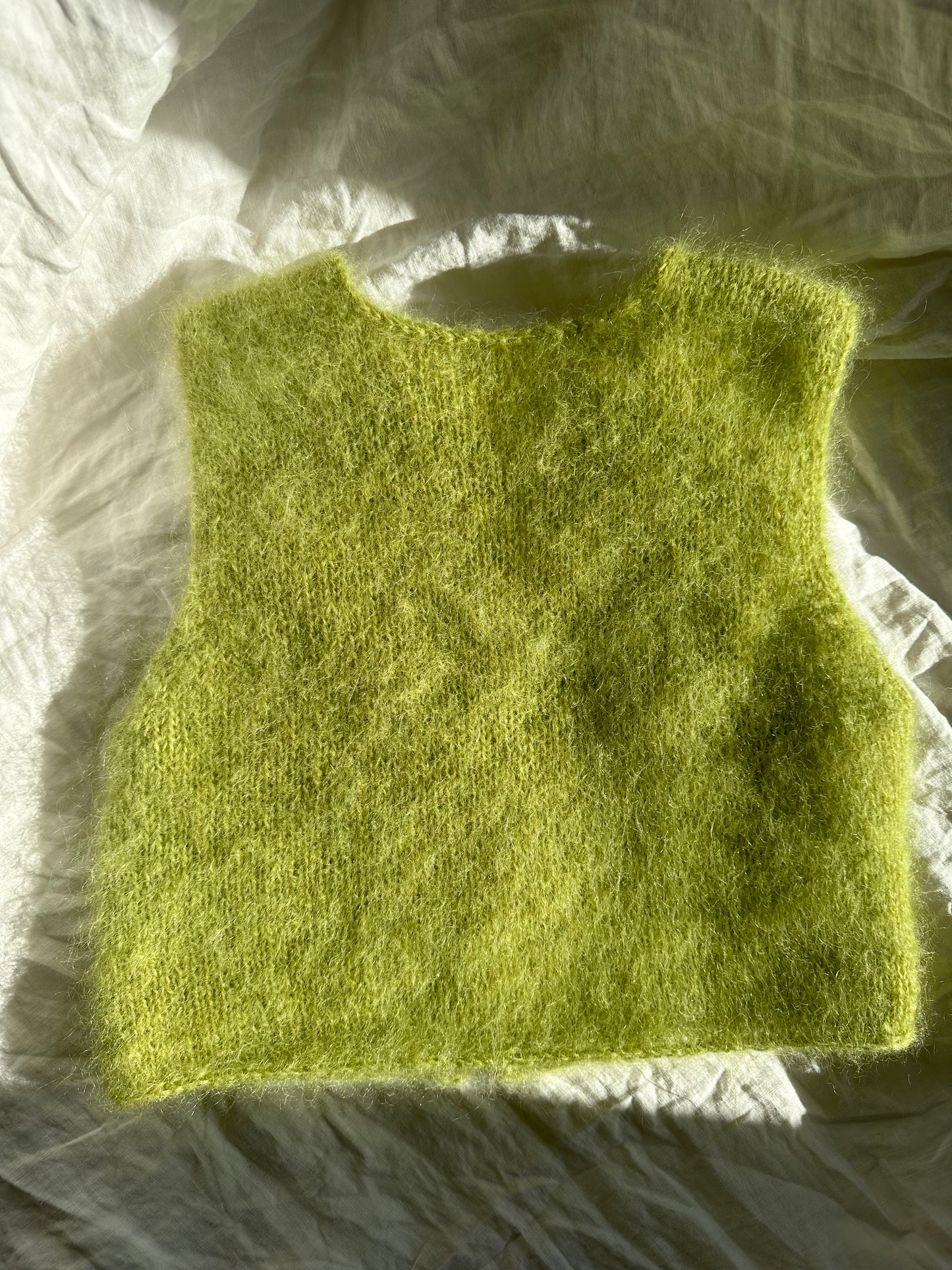 Minou Vest Eng